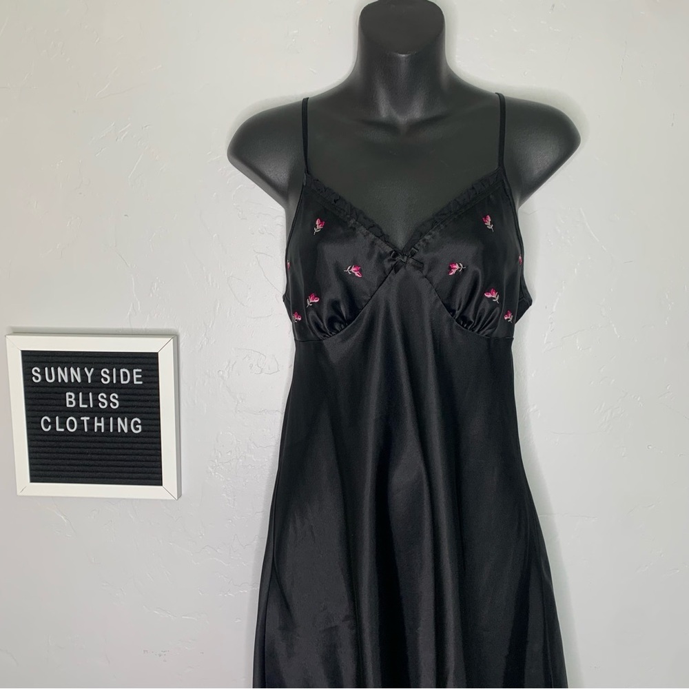 Adonna Black Satin Floral Babydoll Slip Dress Pink Embroidery Women’s Size Small - Picture 2 of 9